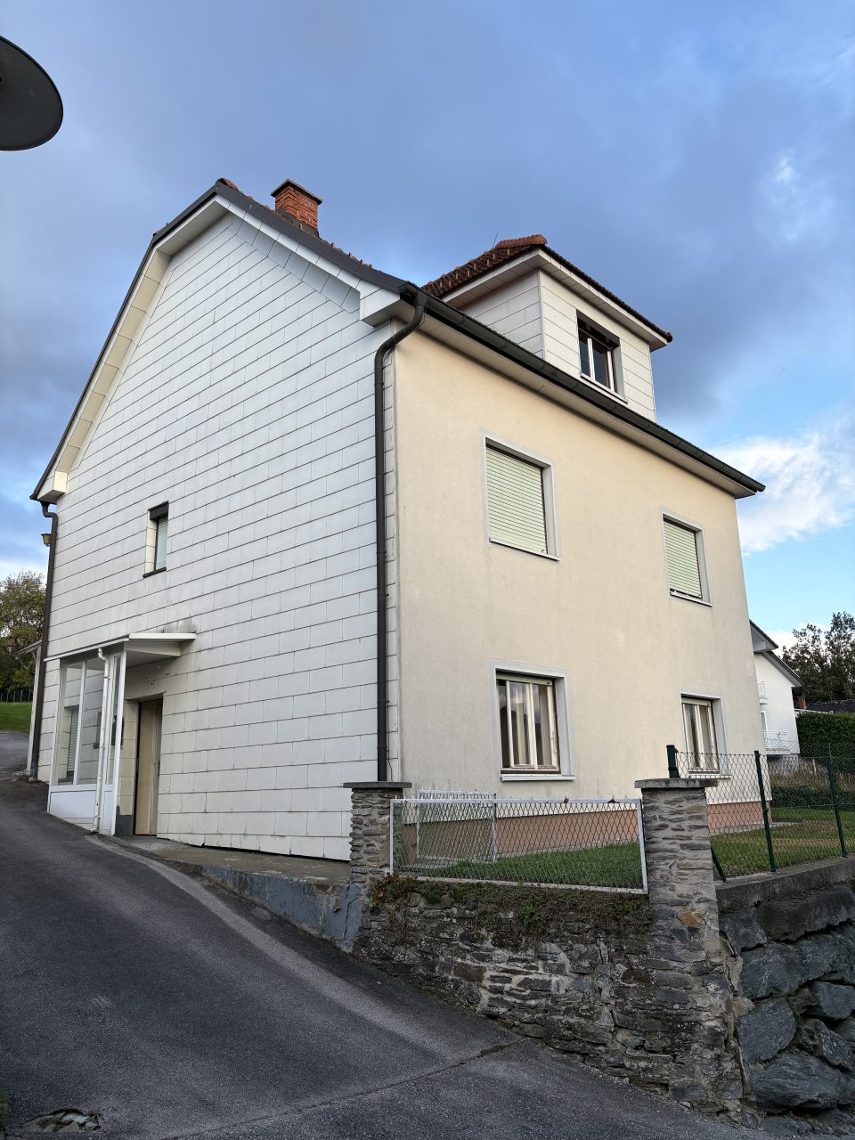 Sanierungsbedürftiges Wohnhaus mit großem Baugrund in Bad Tatzmannsdorf – Foto 1